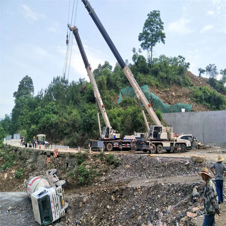 赫山汽车掉沟里叫吊车救援要多少钱